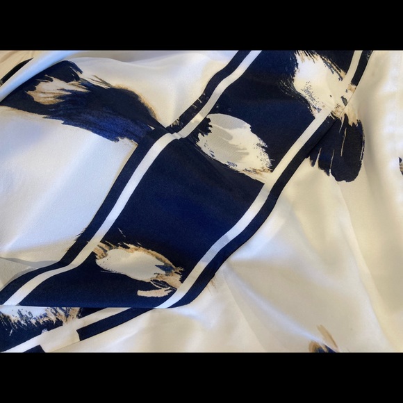 NWT. Banana Republic Handkerchief Hem dress - Picture 4 of 7